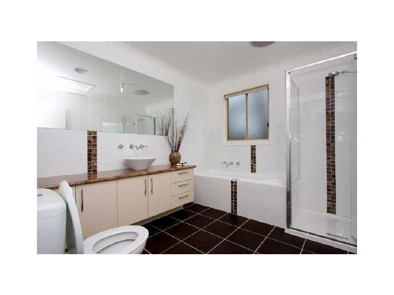 2/64 Diamond Creek Road, Greensborough VIC 3088