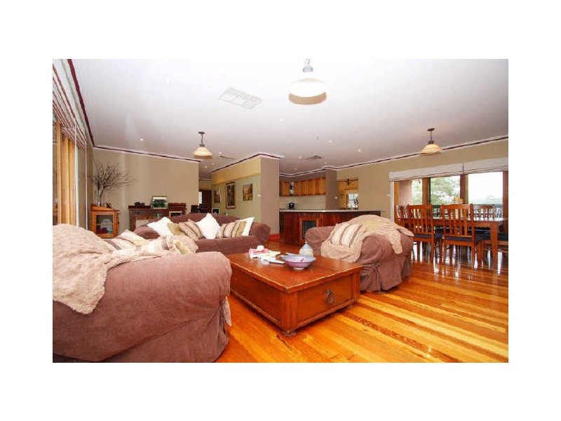 35 Lanvos Drive, Diamond Creek VIC 3089