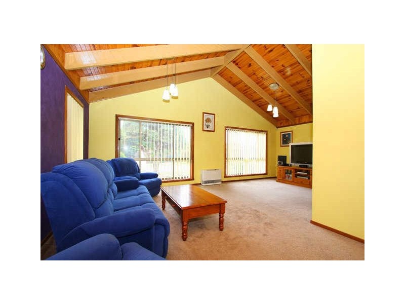 27 Azalea Avenue, Mill Park VIC 3082