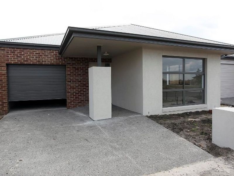 8 Sundial Parade, Epping VIC 3076