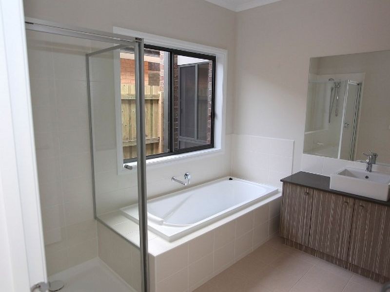 8 Sundial Parade, Epping VIC 3076