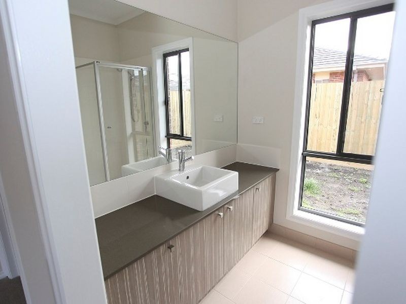 8 Sundial Parade, Epping VIC 3076