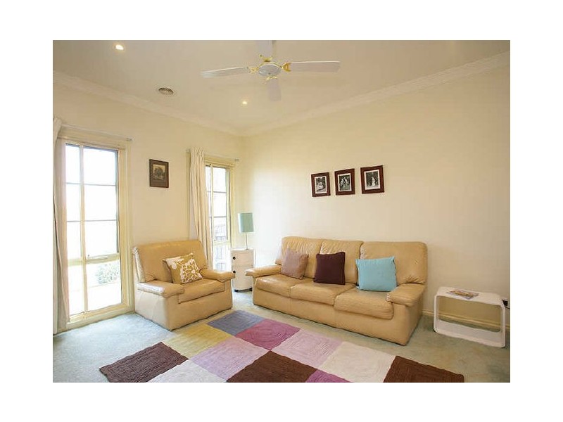 2/4 Lyell Parade, Greensborough VIC 3088