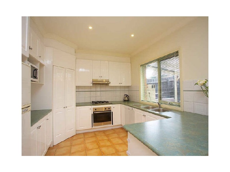 2/4 Lyell Parade, Greensborough VIC 3088