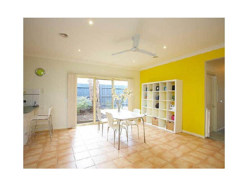 2/4 Lyell Parade, Greensborough VIC 3088