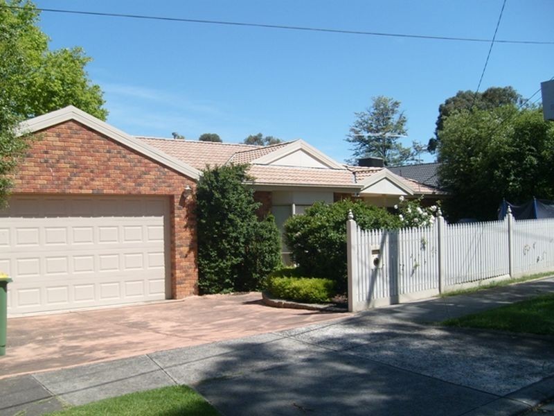 1 Dowle Street, Macleod VIC 3085