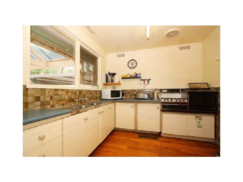 16 Avandina Crescent, Greensborough VIC 3088