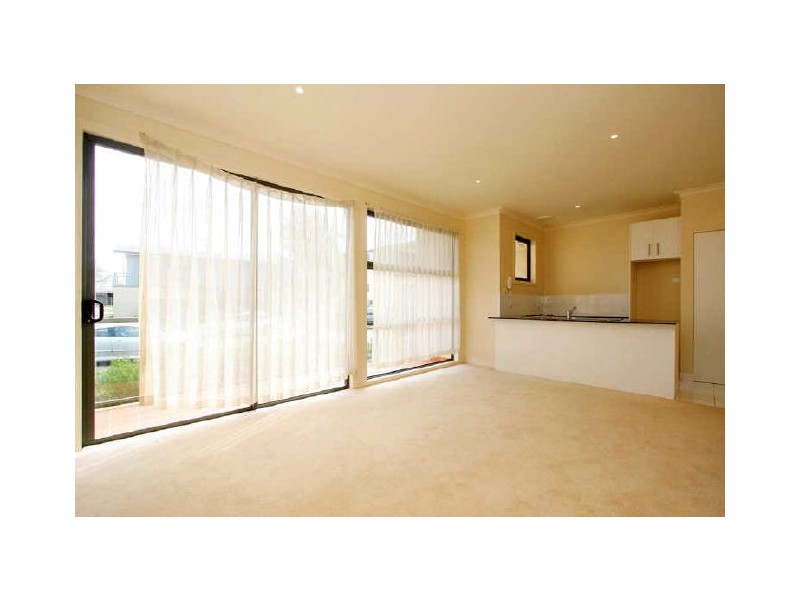 1/39 Diamond Boulevard, Greensborough VIC 3088