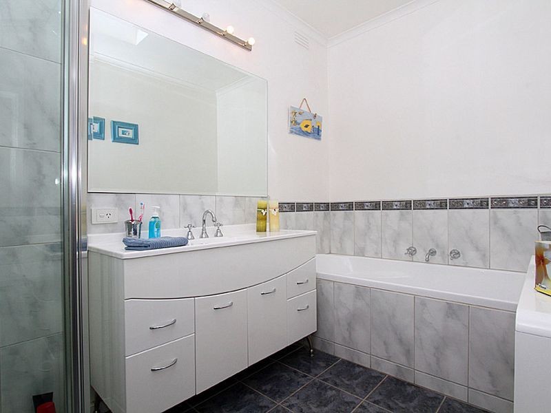 19 Booyan Crescent, Greensborough VIC 3088