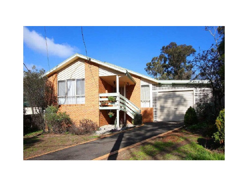 17 Adam Crescent, Montmorency VIC 3094