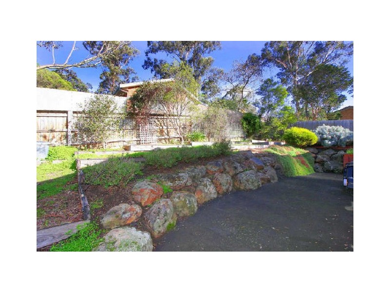 17 Adam Crescent, Montmorency VIC 3094