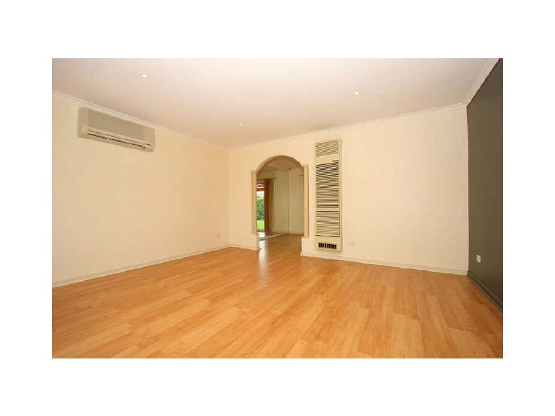 122 Prince of Wales Avenue, Mill Park VIC 3082