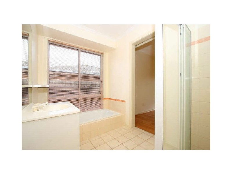 122 Prince of Wales Avenue, Mill Park VIC 3082