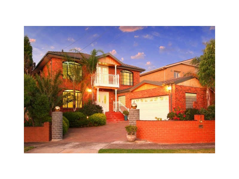 8 Riviera Court, Reservoir VIC 3073