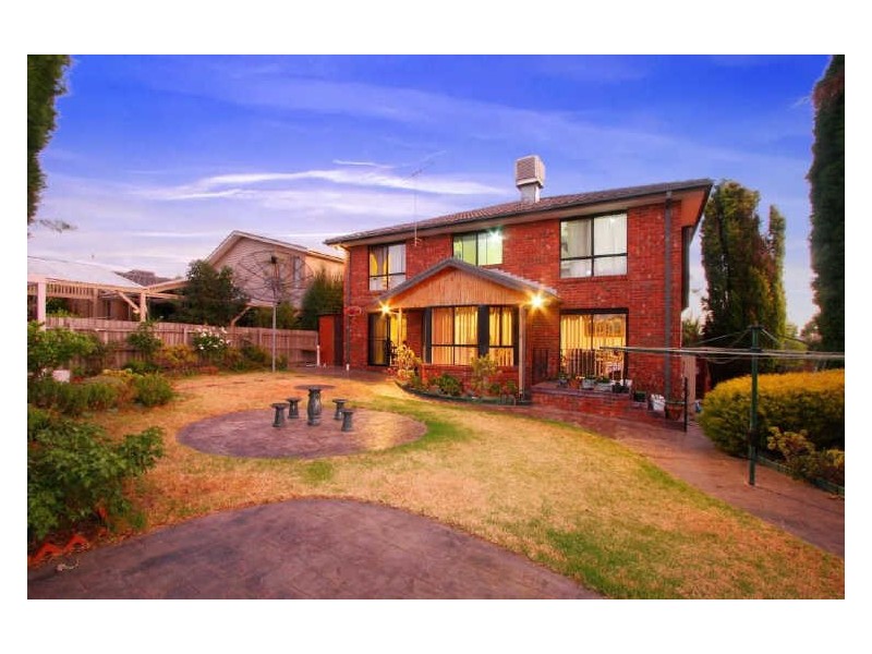 8 Riviera Court, Reservoir VIC 3073