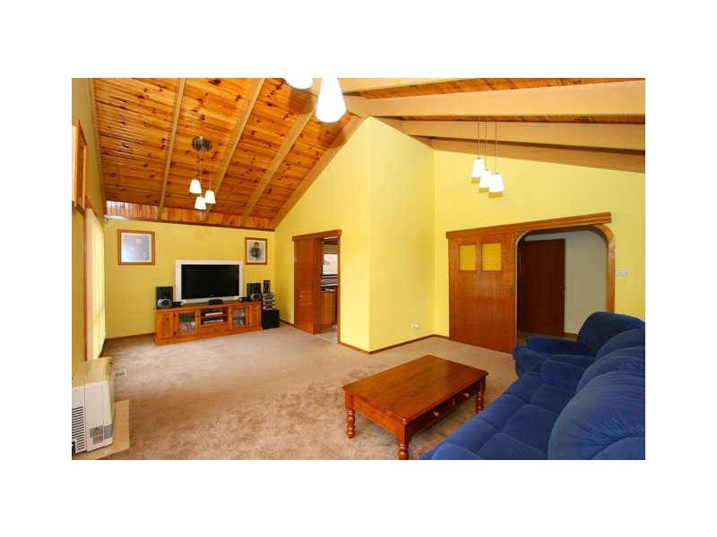 27 Azalea Avenue, Mill Park VIC 3082