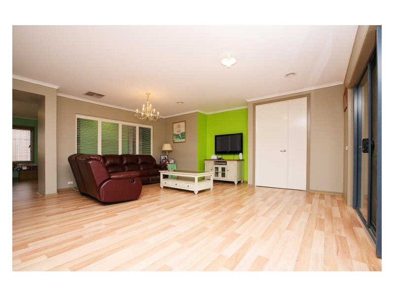 4 Kossatz Terrace, Doreen VIC 3754