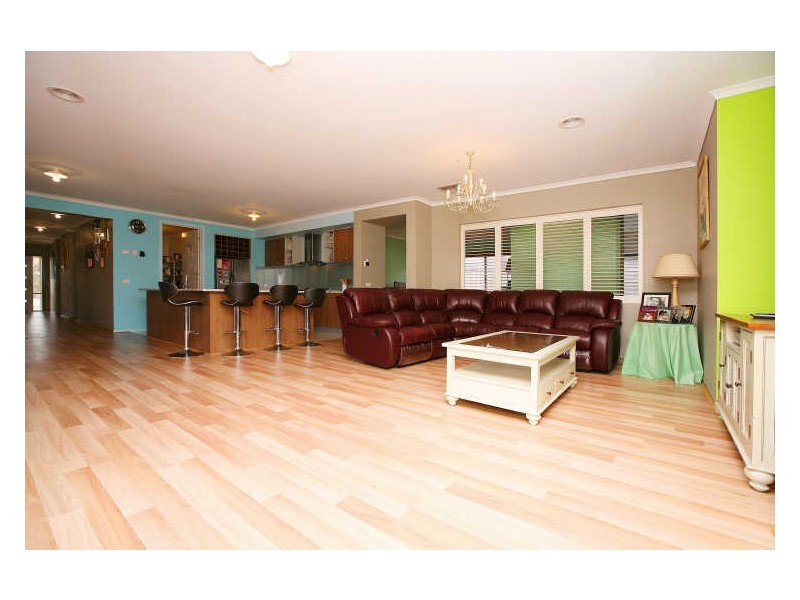 4 Kossatz Terrace, Doreen VIC 3754