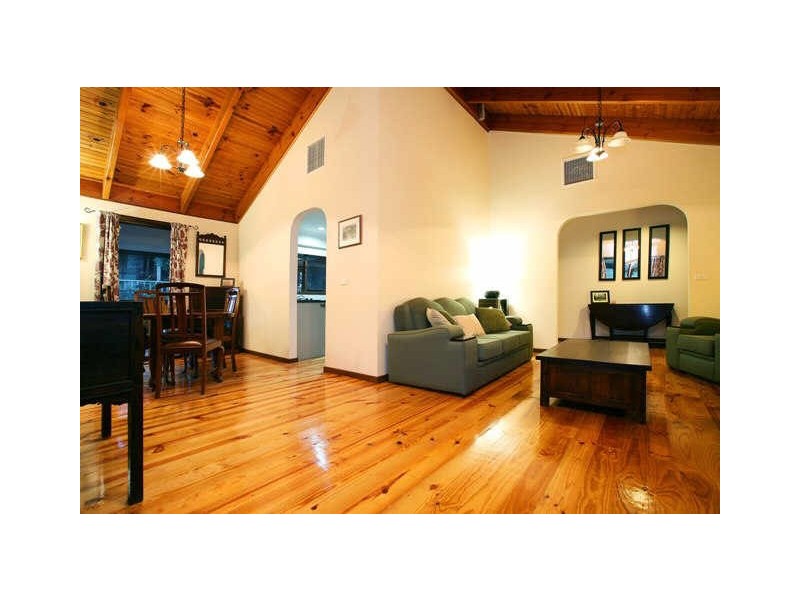 22 Lanvos Drive, Diamond Creek VIC 3089