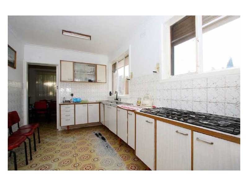 8 Anstey Avenue, Reservoir VIC 3073