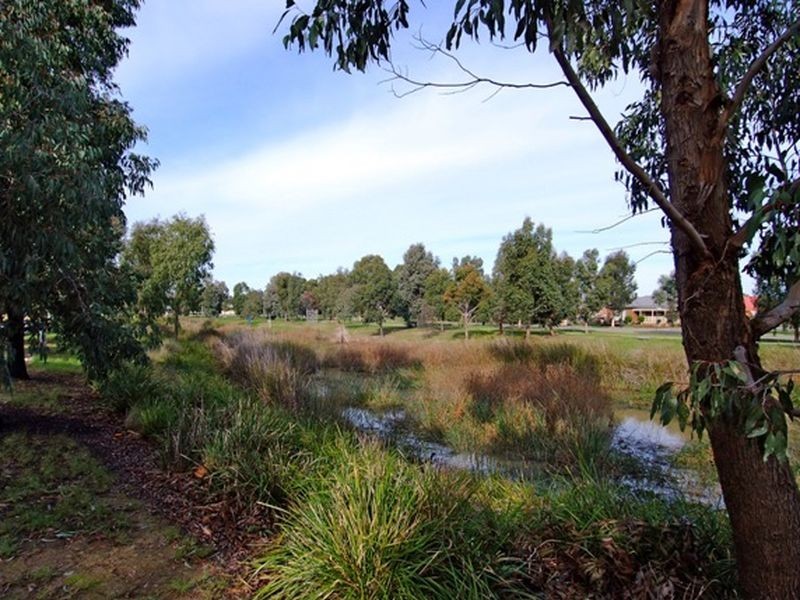 8 Sparrowhawk Road, Doreen VIC 3754