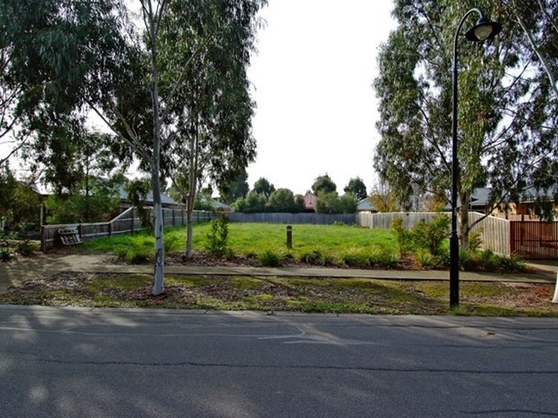 8 Sparrowhawk Road, Doreen VIC 3754