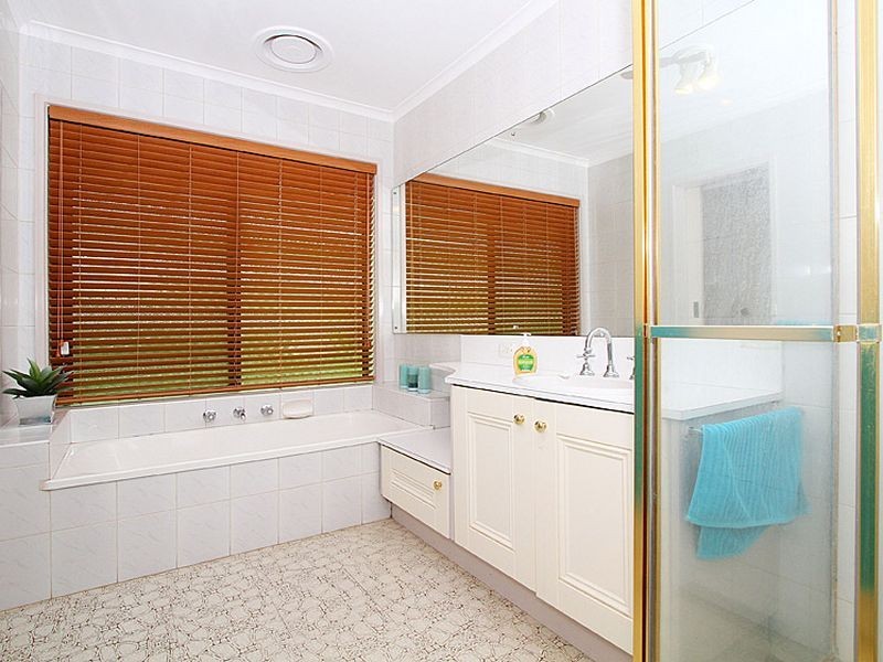 20 Warralong Avenue, Greensborough VIC 3088