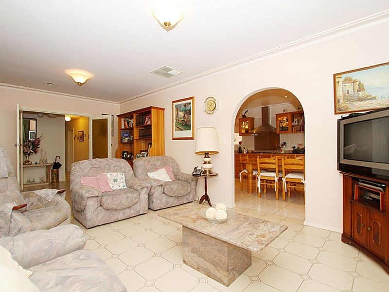 27 Carbora Dale, Greensborough VIC 3088