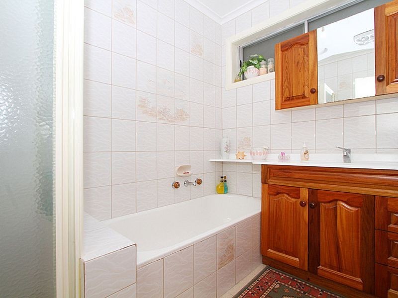 27 Carbora Dale, Greensborough VIC 3088