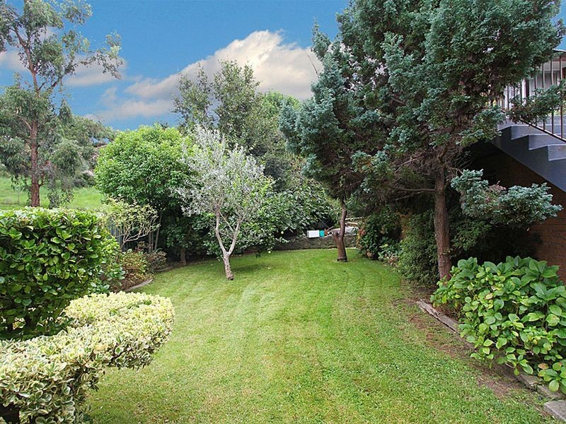 27 Carbora Dale, Greensborough VIC 3088