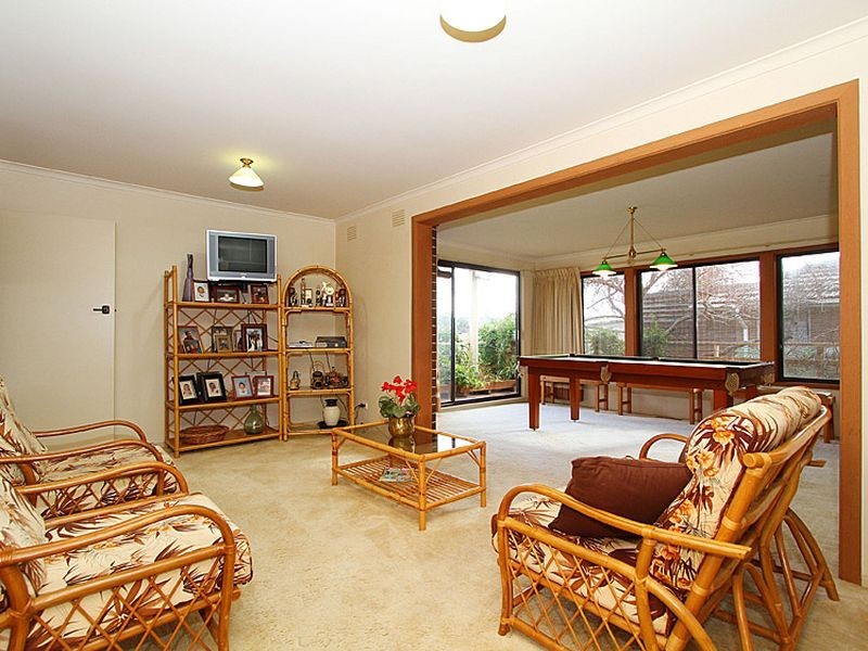 18 Warralong Avenue, Greensborough VIC 3088