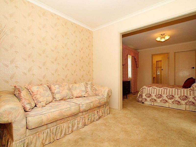 18 Warralong Avenue, Greensborough VIC 3088