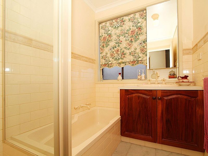 18 Warralong Avenue, Greensborough VIC 3088