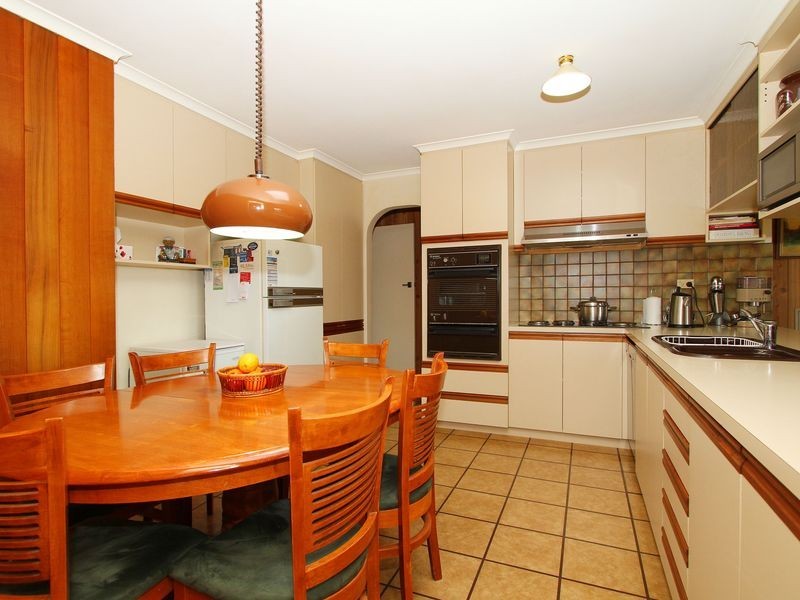 18 Warralong Avenue, Greensborough VIC 3088