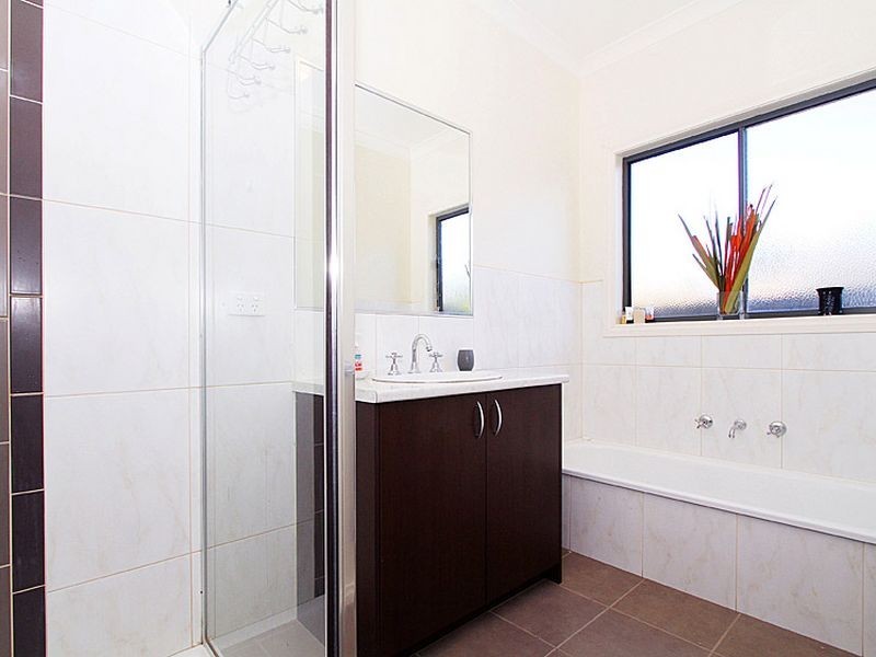 2/32 Vermont Parade, Greensborough VIC 3088