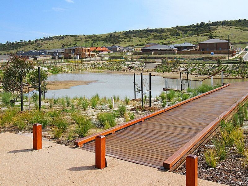 9 Palisades Boulevard, South Morang VIC 3752