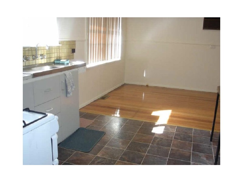 8 Shannon Crescent, Watsonia VIC 3087