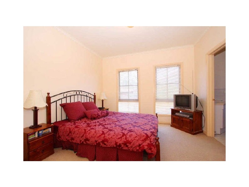 2/22 Railway Road, Briar Hill VIC 3088