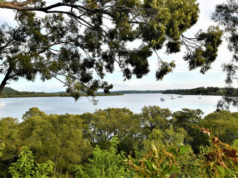 138-140 Canaipa Point Drive, Russell Island QLD 4184