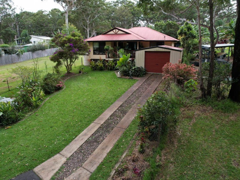 15 Borrows Road, Russell Island QLD 4184