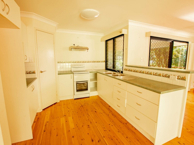 15 Borrows Road, Russell Island QLD 4184