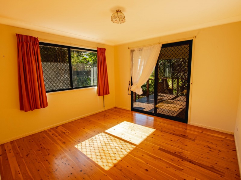 15 Borrows Road, Russell Island QLD 4184