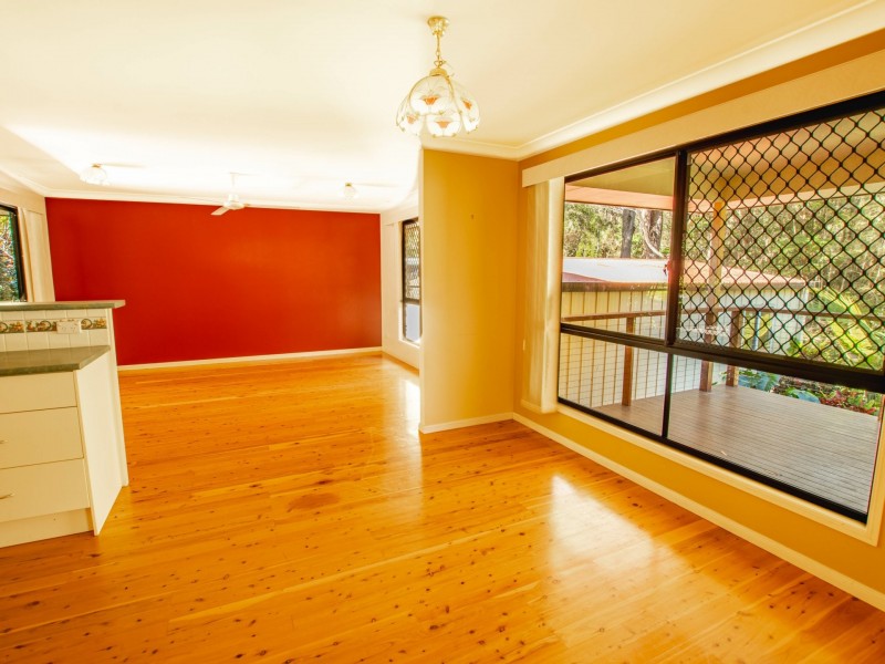 15 Borrows Road, Russell Island QLD 4184