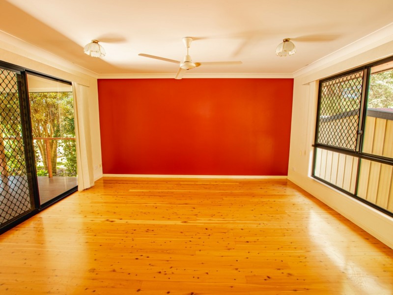 15 Borrows Road, Russell Island QLD 4184