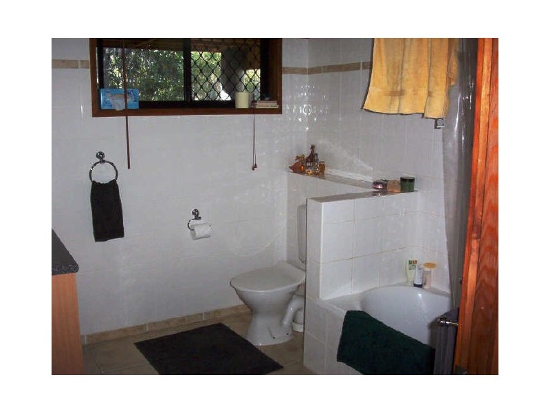 3 Betty Street, Macleay Island QLD 4184