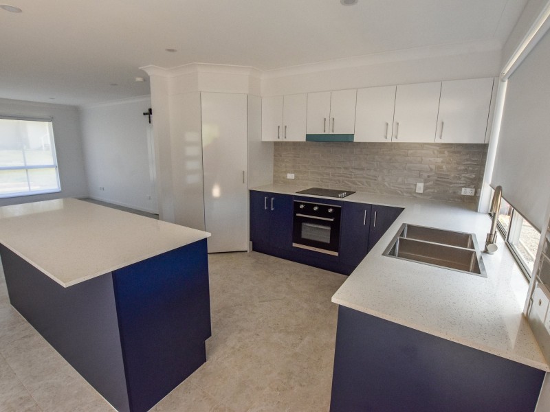 1 Richardson Street, Russell Island QLD 4184