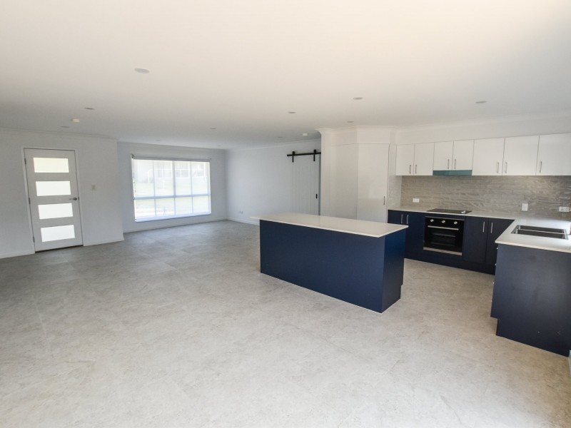 1 Richardson Street, Russell Island QLD 4184