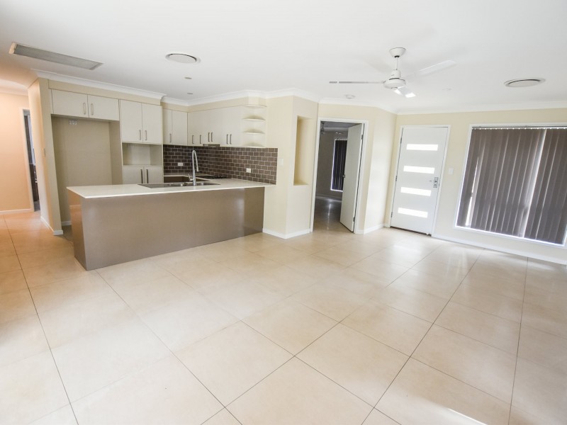 81 Laurel Street, Russell Island QLD 4184