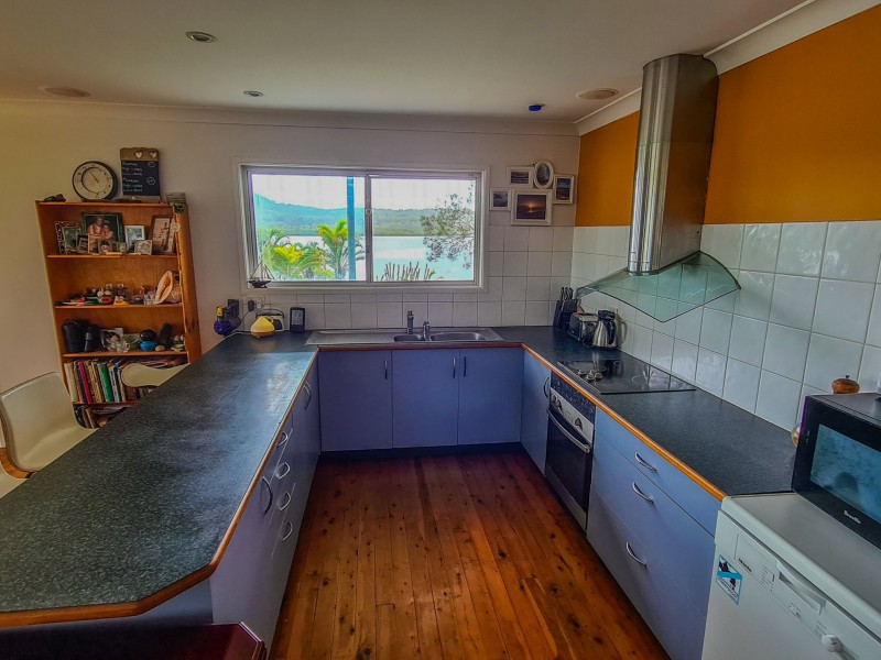 110 Minjerriba Road, Russell Island QLD 4184