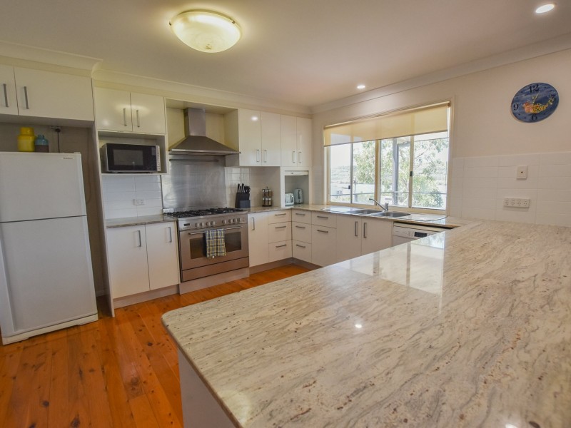 68 Wahine Drive, Russell Island QLD 4184